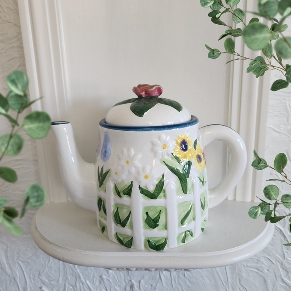 English Garden by Tabletops Unlimited Teapot with Lid Floral - Picture 1 of 5